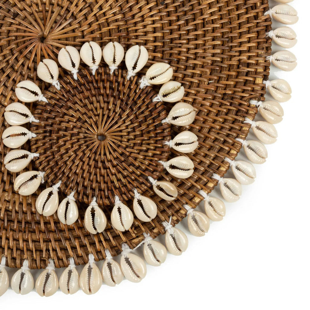 Handgeweven Rattan-Placemat met Kauri-Schelpen – Bruin
