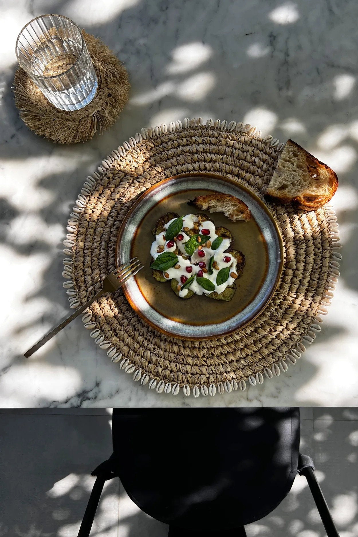 De raffia schelpenplacemat - naturel