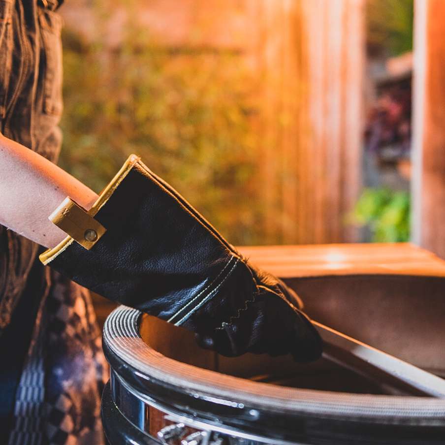 YAKINIKU Premium BBQ-Lederhandschoenen – Hittebestendig & Waterafstotend – Zwart/Bruin