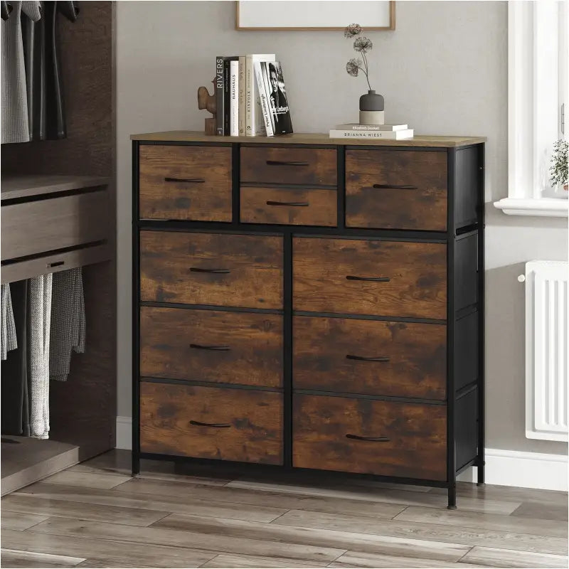 Ladekast met 10 Stoffen Lades - Hout/Metaal/Non-woven Stof - 100x100x30 cm - Vintage Industrieel Ontwerp - Rustiek Bruin/Zwart